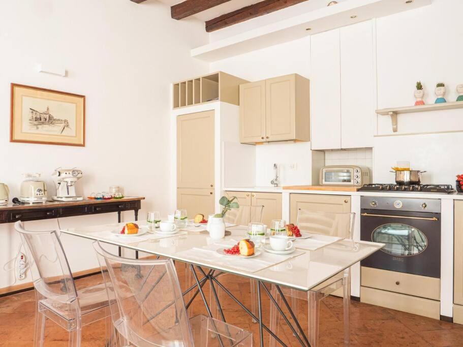 Romantic Flat On Navigli River By Easylife 米兰 外观 照片